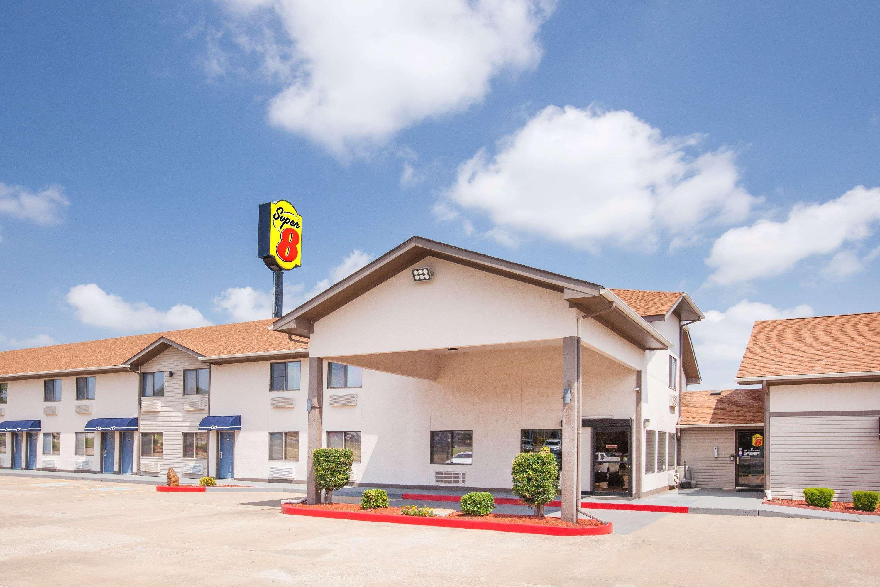 Super 8 By Wyndham Van Buren/Ft. Smith Area Exterior photo